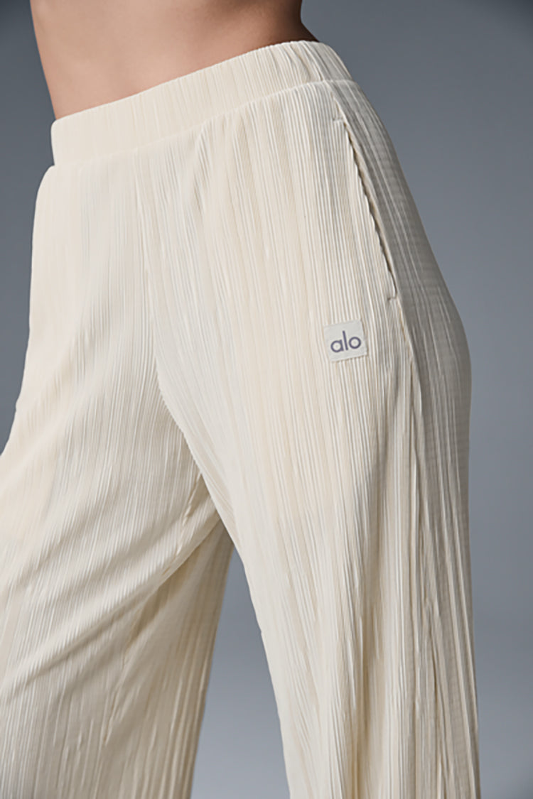 HIGH-WAIST MICRO PLISSE STRAIGHT LEG PANT