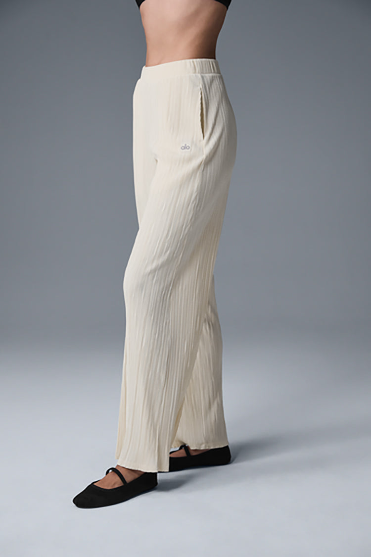 HIGH-WAIST MICRO PLISSE STRAIGHT LEG PANT