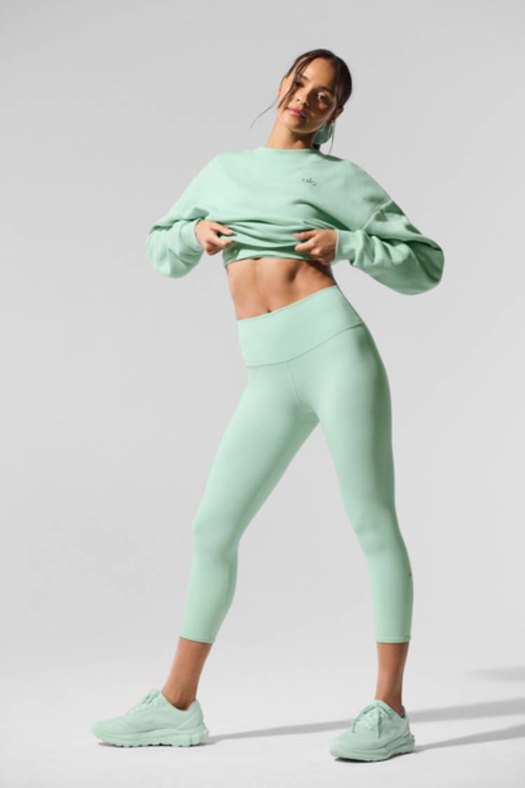 CROPPED ACCOLADE CREWNECK